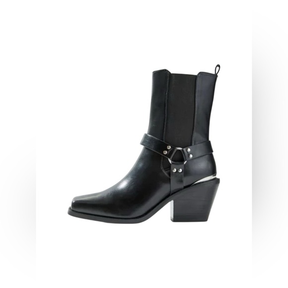 Urban Outfitters Shoes - 🆕 URBAN OUTFITTERS | LOLA SQUARE TOE BOOT | BLACK | SIZE: 8